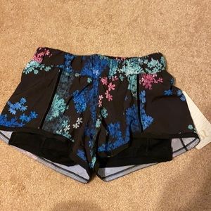 Lululemon In a Flash Short Size 4
